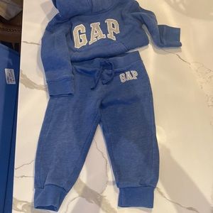 Gap sweatsuit